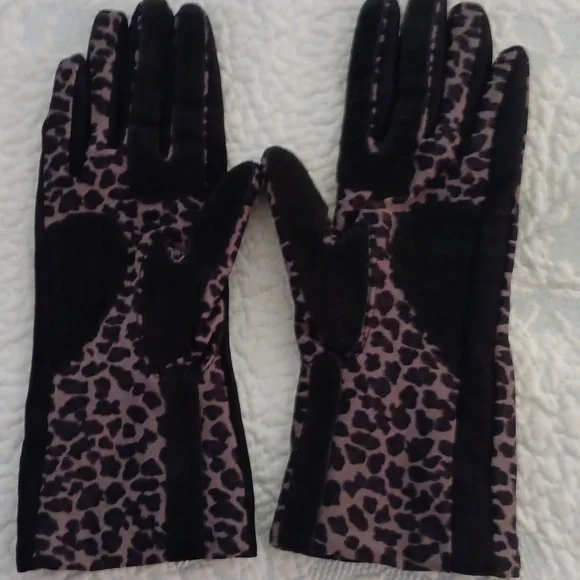 Women's Leopard Print Stretch Gloves - Black and Taupe - Picture 2 of 5
